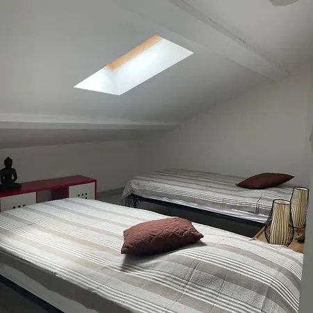 Climatise Centre-ville De Dans Comble 4 Couchages *