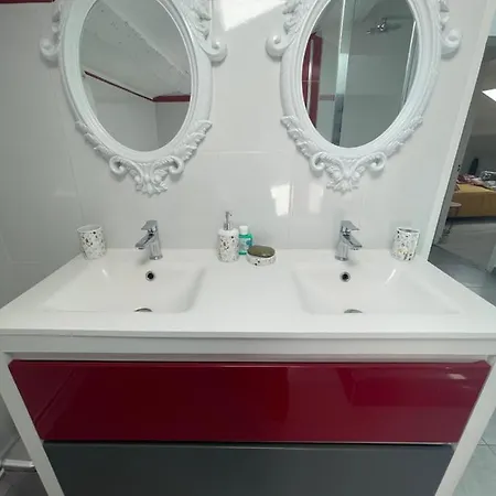 Climatise Centre-ville De Dans Comble 4 Couchages * Narbonne